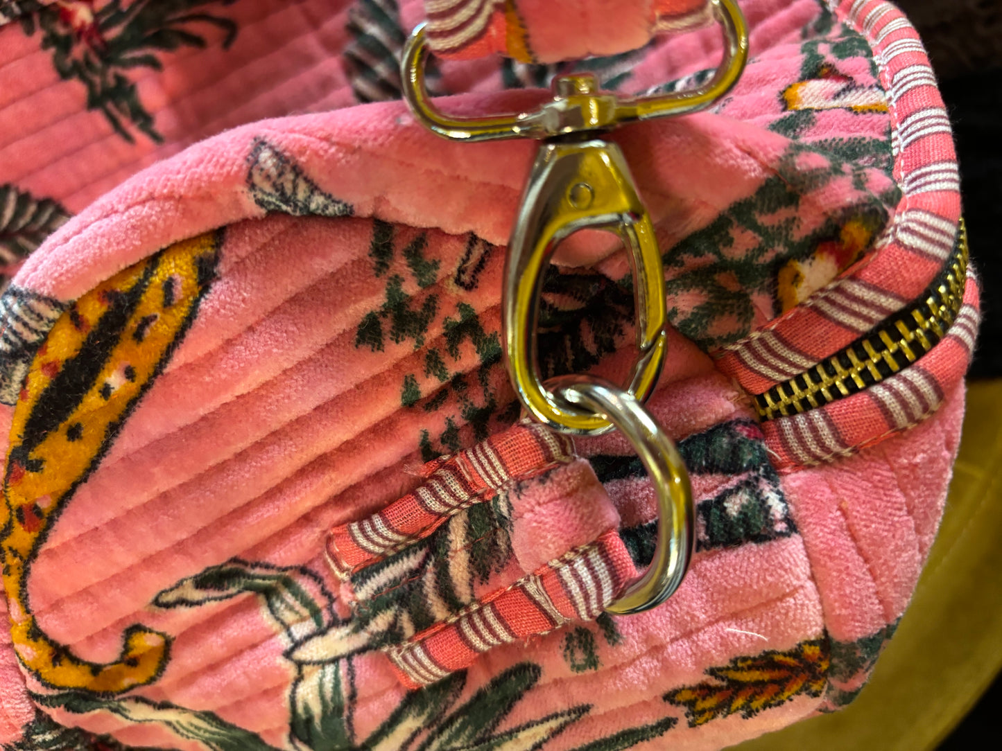 Borsa porta tappetino in velluto jungle rosa