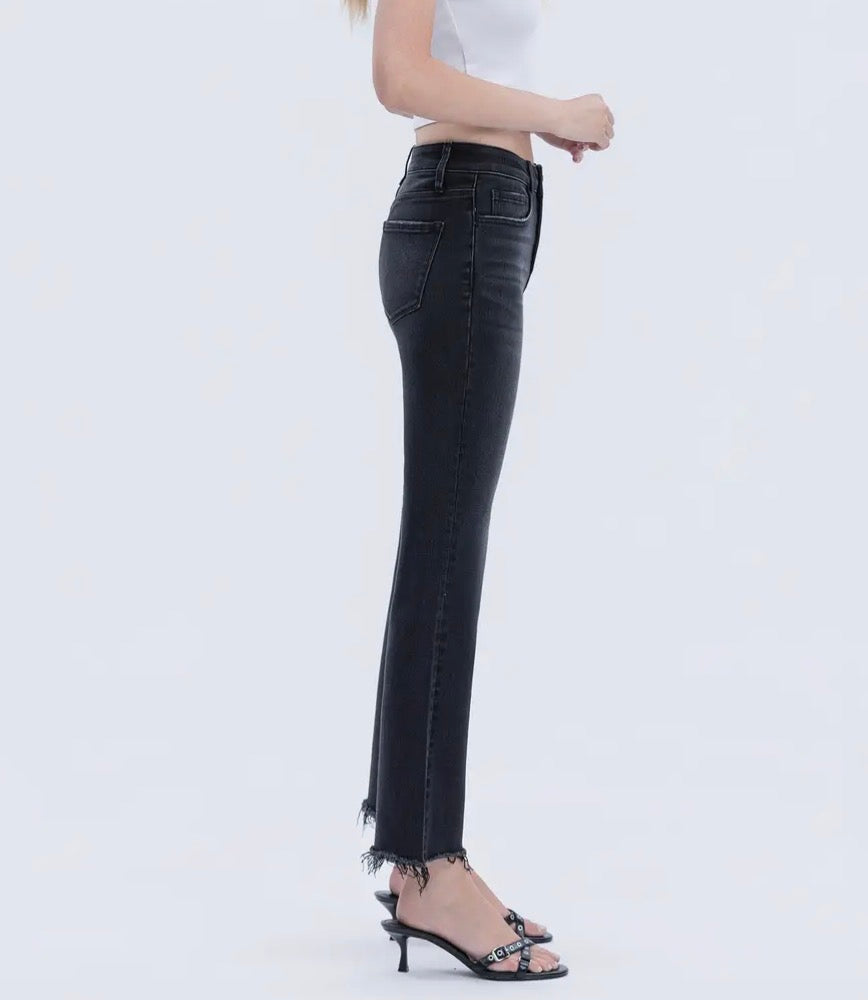 Jeans neri crop a zampa sfrangiati