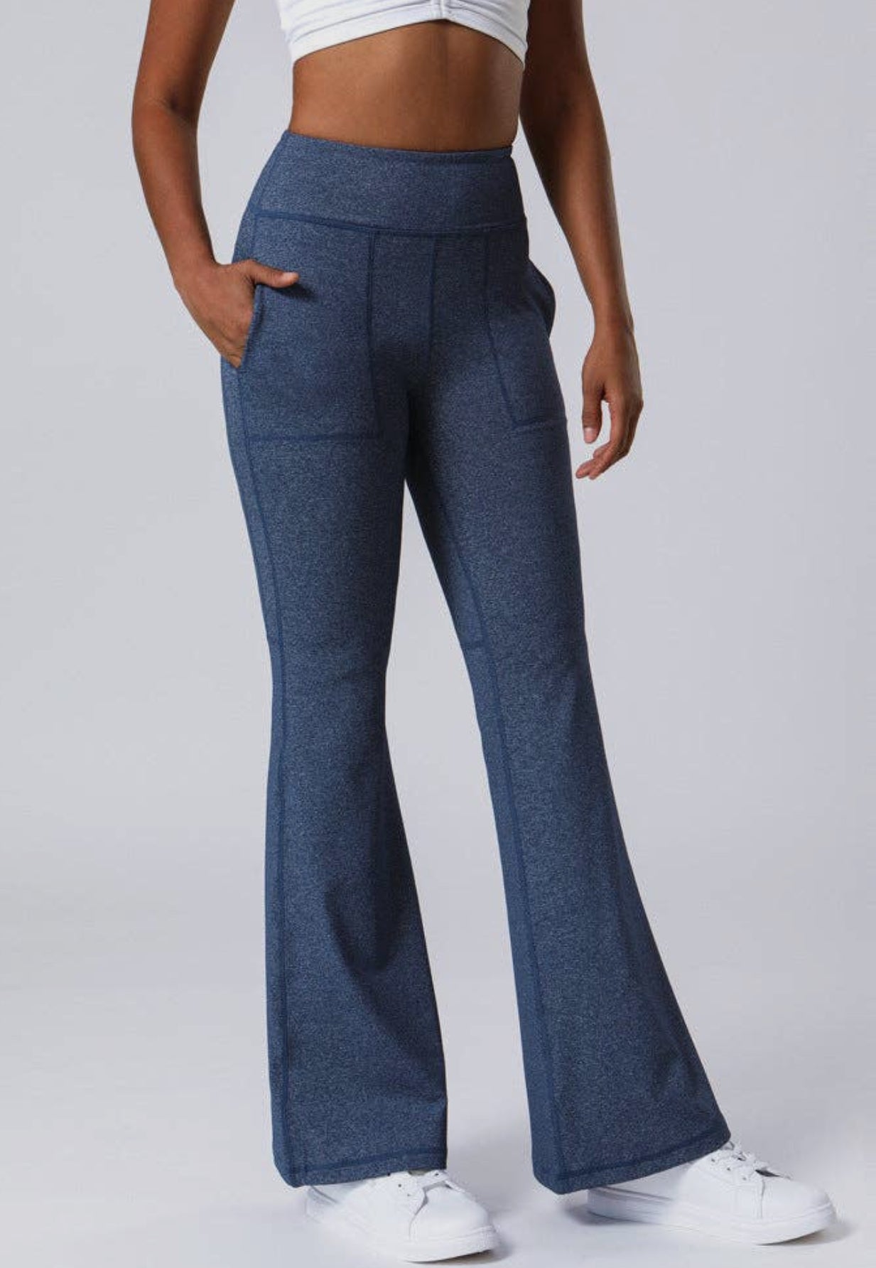 Pantalone EVERYDAY flare a vita alta con tasche