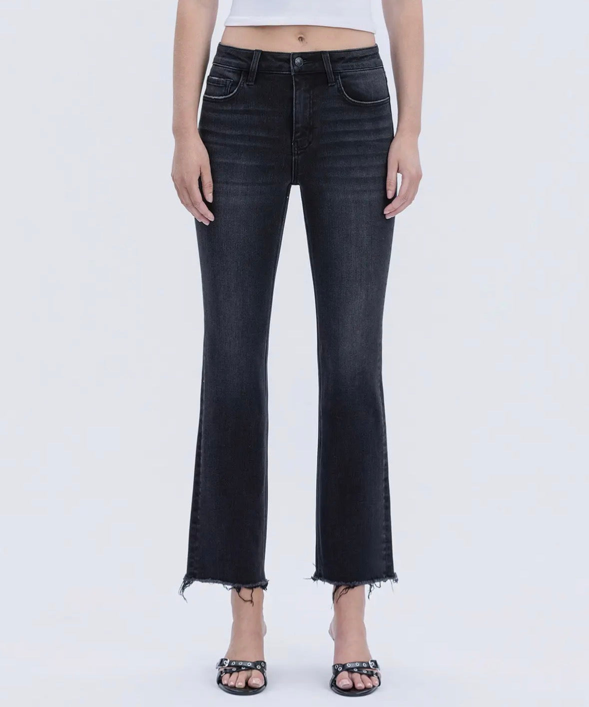 Jeans neri crop a zampa sfrangiati