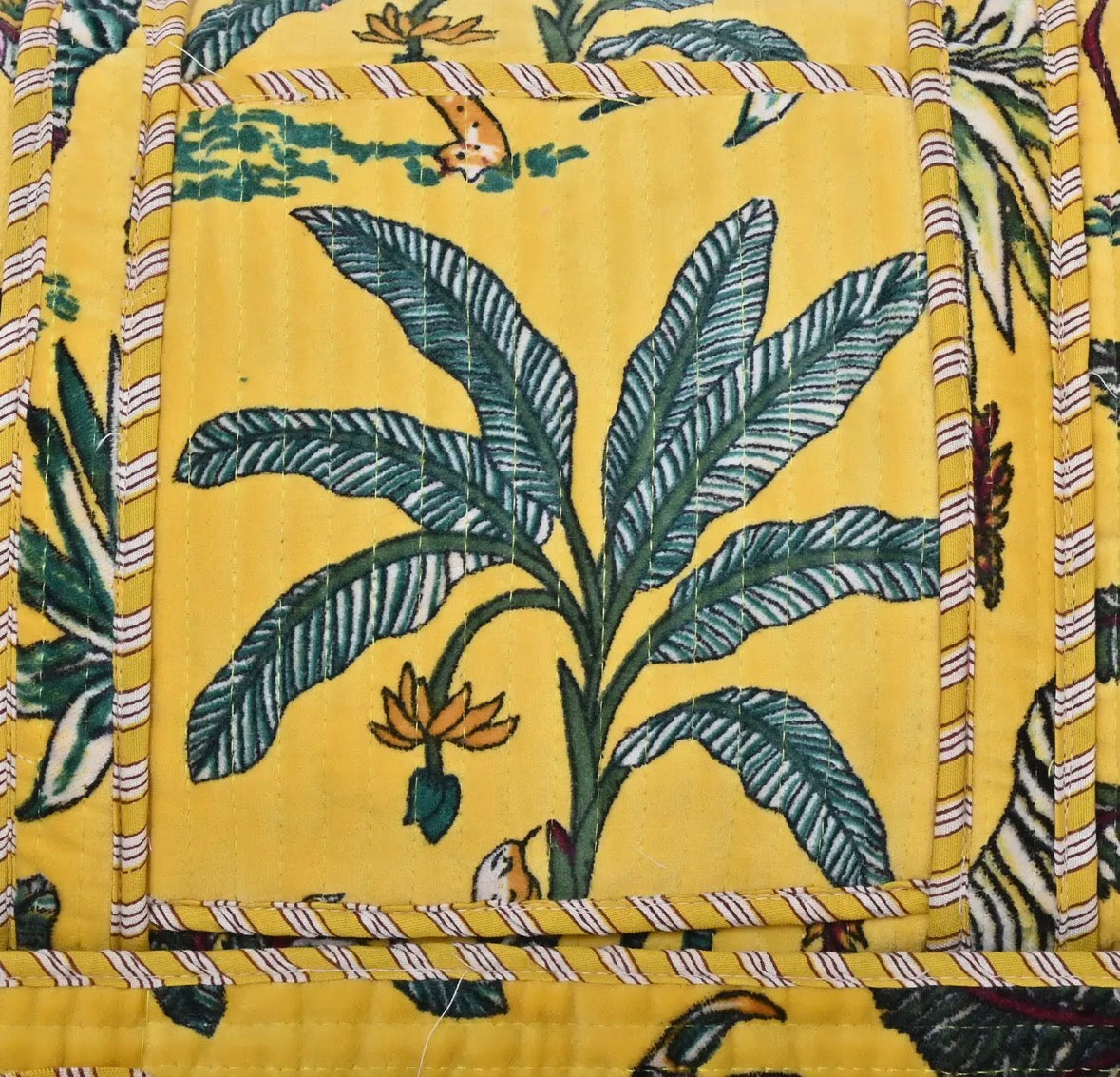 Borsa weekender in velluto jungle gialla