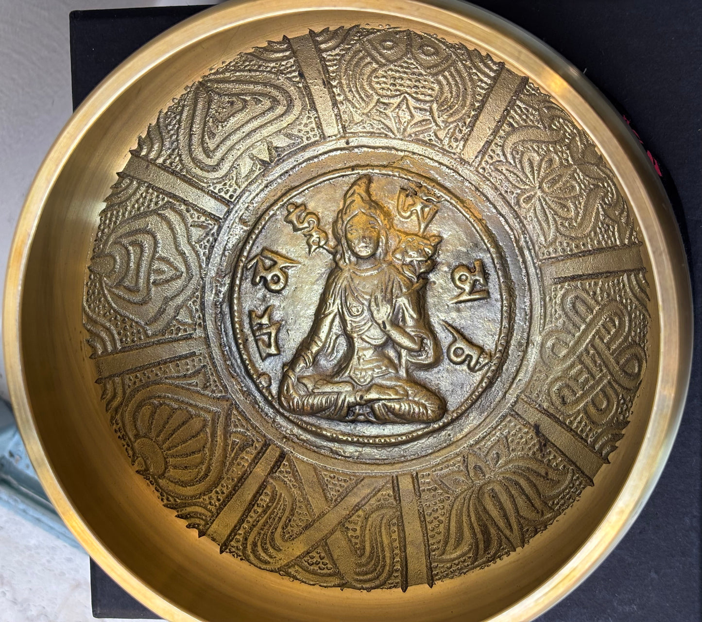 Campana tibetana decorata