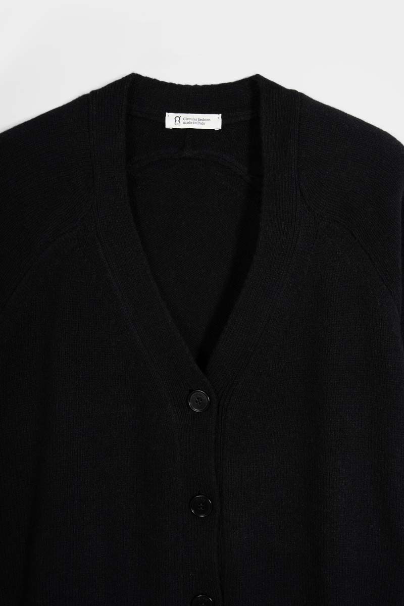 Cardigan corto in cashmere rigenerato – Nero RIFÒ
