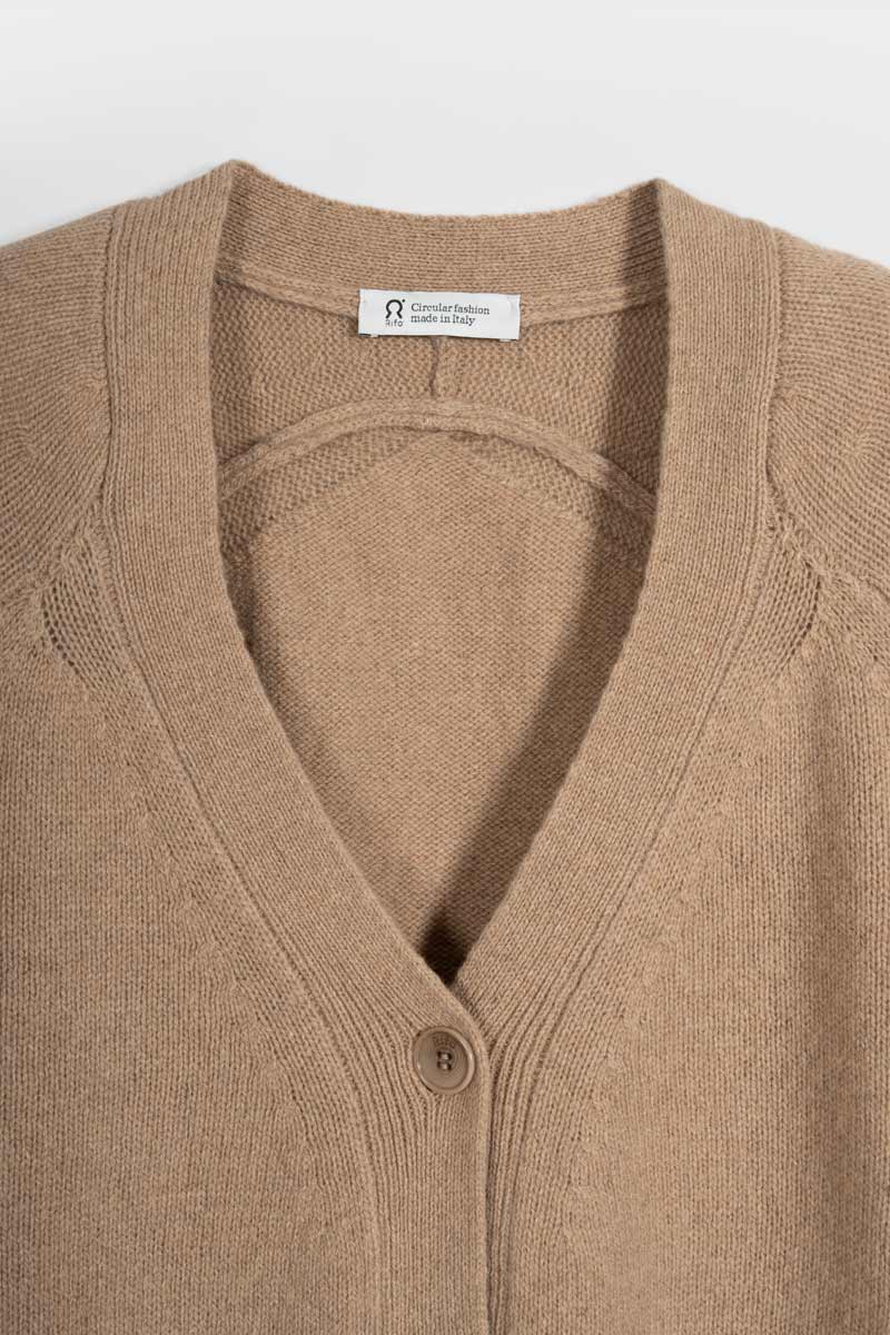Cardigan corto in cashmere rigenerato – Beige RIFÒ