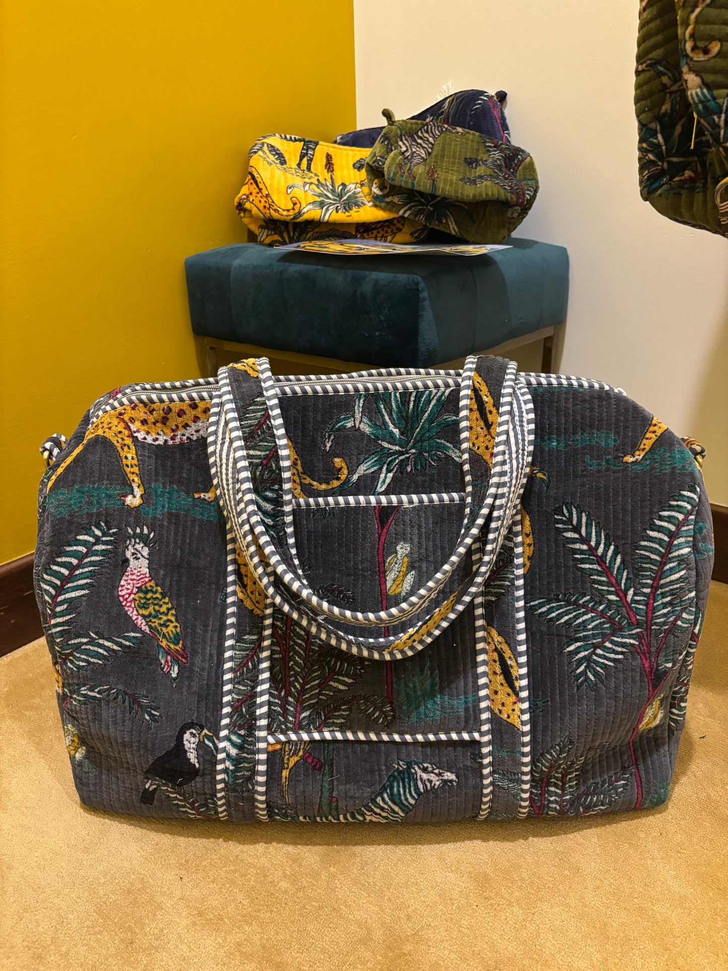 Grande borsa weekender in velluto jungle grigia