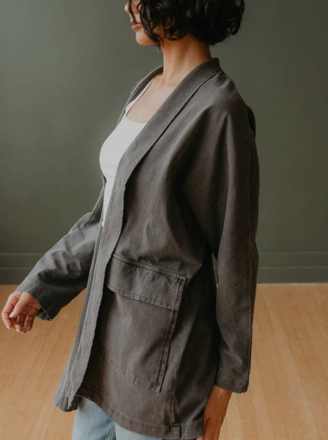 Giacca kimono in tela di cotone biologico, grigio scuro.