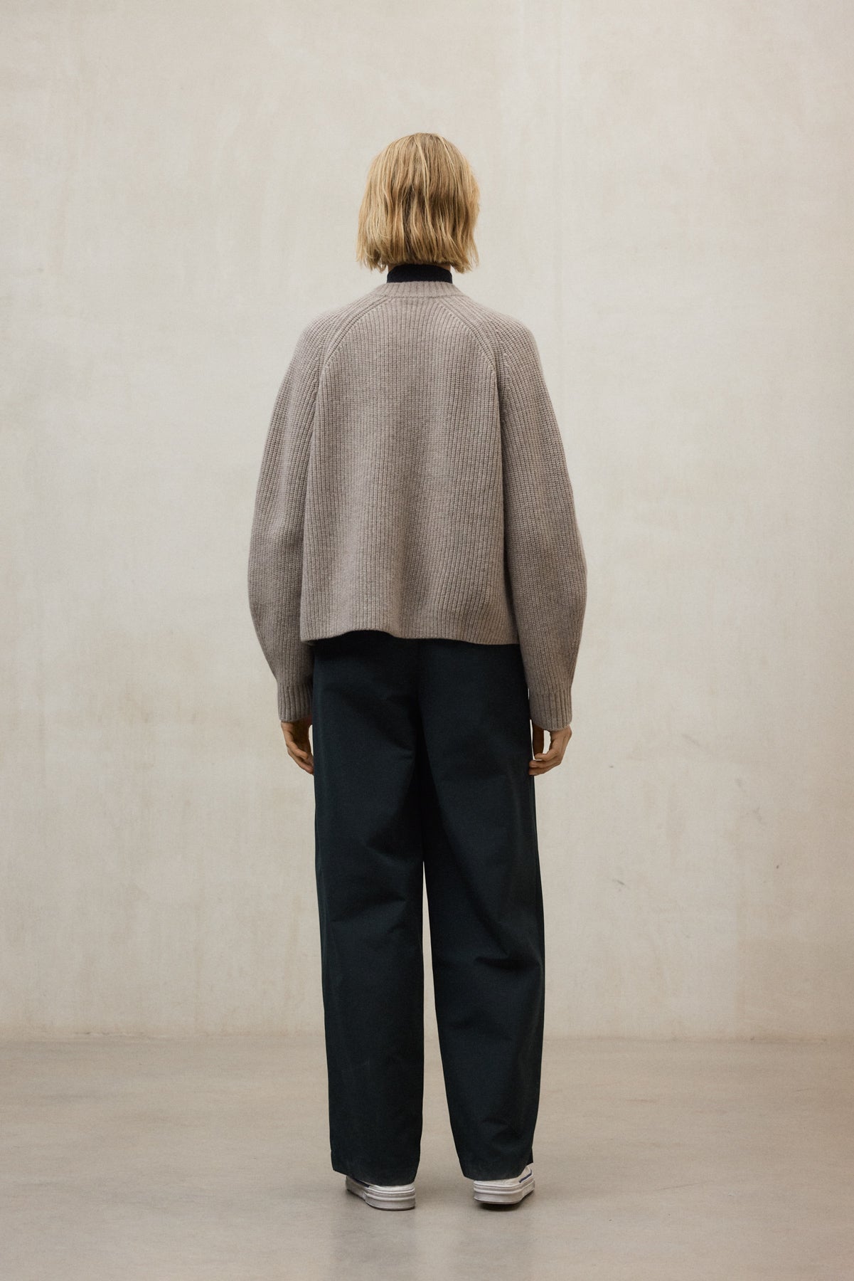 Maglione in lana riciclata con zip – Beige | Sostenibile e caldo