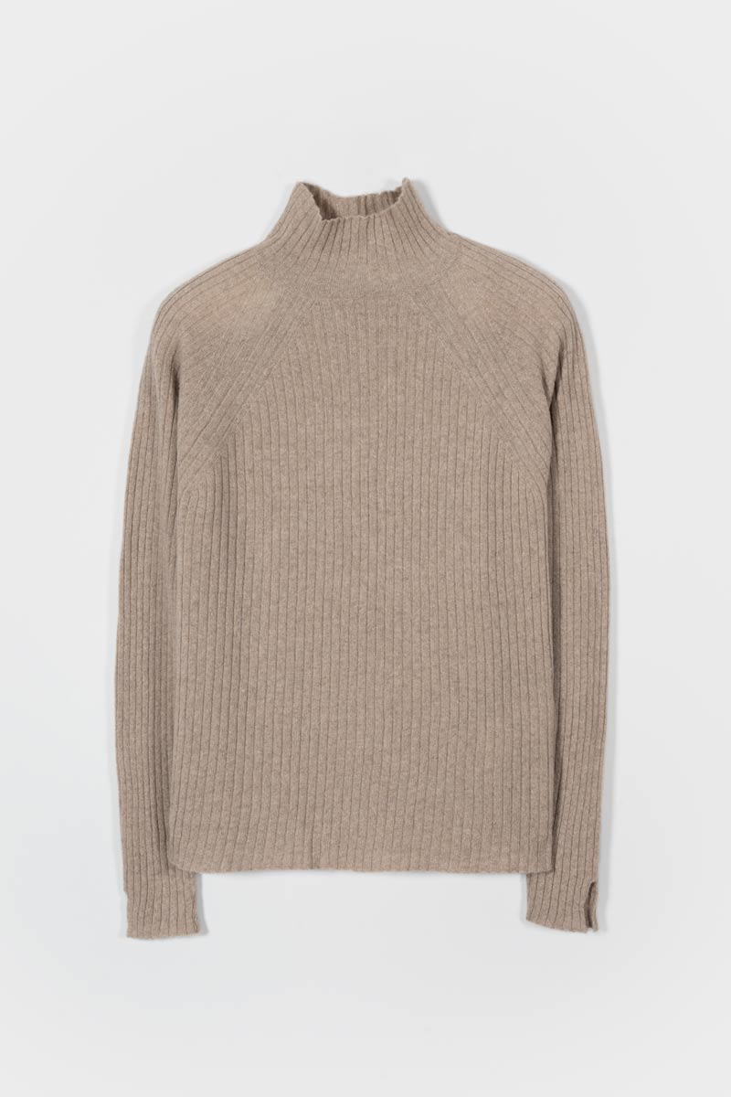 Maglia collo alto in cashmere rigenerato – Sabbia RIFÒ