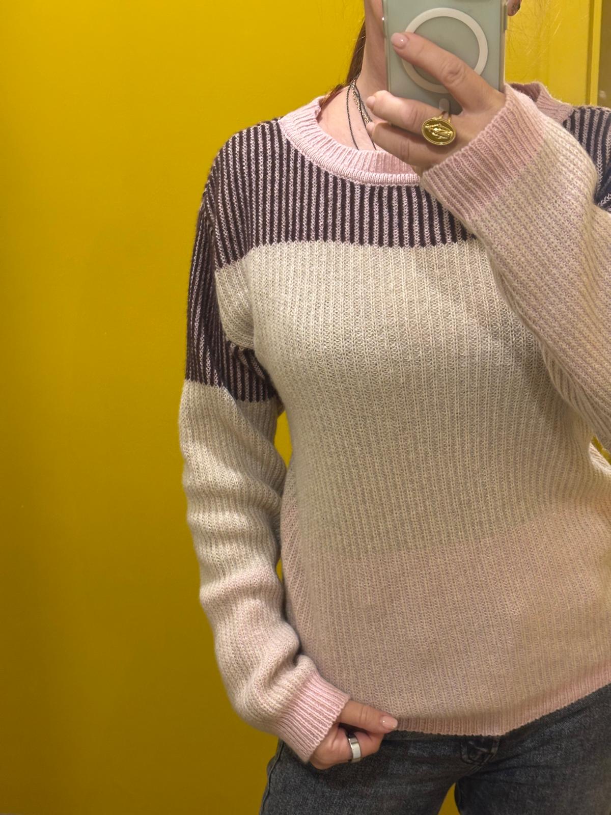 Maglia girocollo in cashmere rigenerato – Rosa cipria e beige RIFÒ