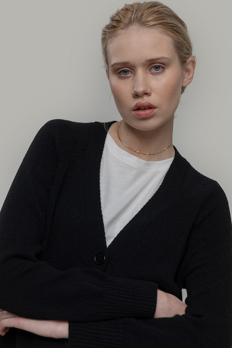 Cardigan corto in cashmere rigenerato – Nero RIFÒ