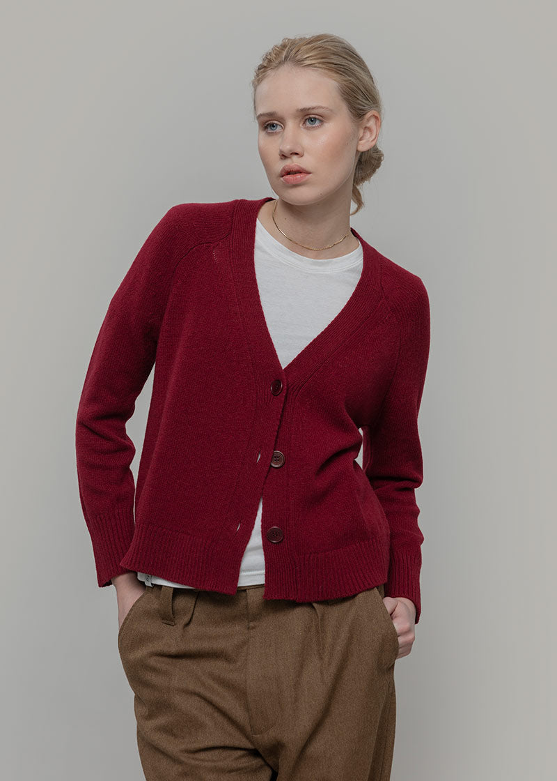 Cardigan corto in cashmere rigenerato – Vinaccia