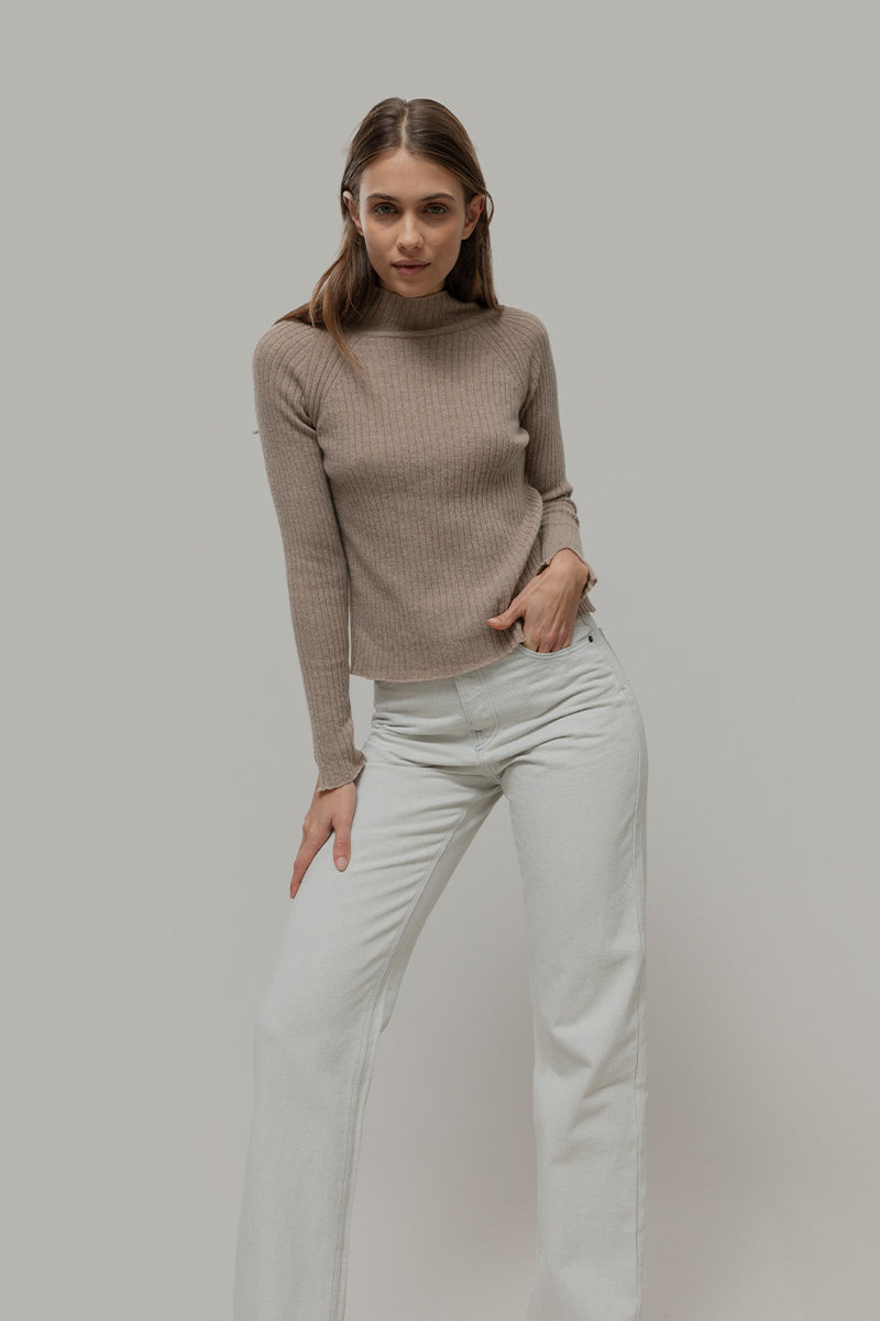 Maglia collo alto in cashmere rigenerato – Sabbia RIFÒ