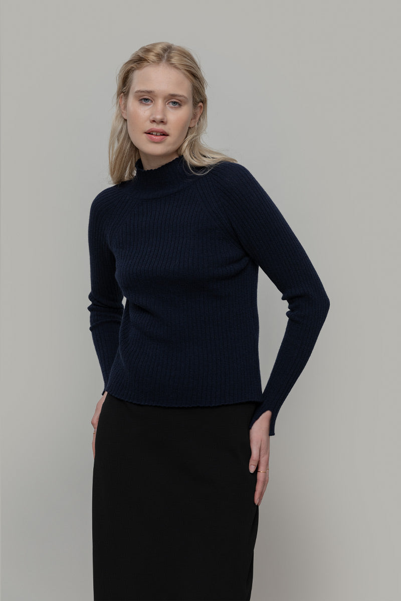 Maglia collo alto in cashmere rigenerato – Blu RIFÒ