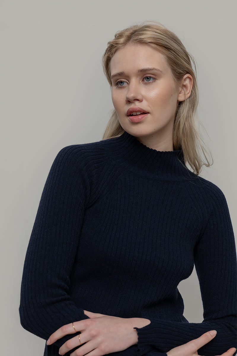 Maglia collo alto in cashmere rigenerato – Blu RIFÒ
